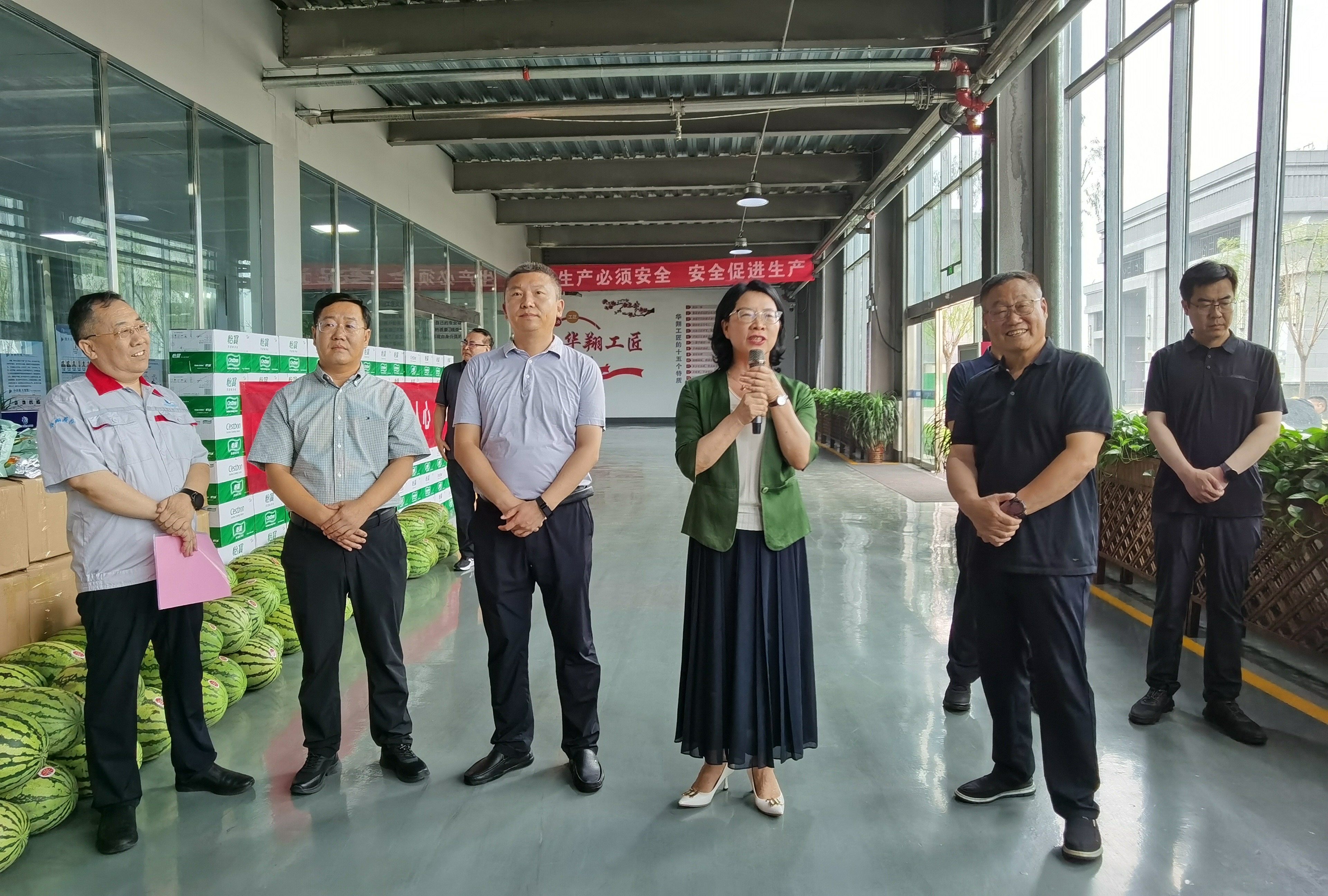 清涼慰問暖人心、凝心聚力鼓干勁